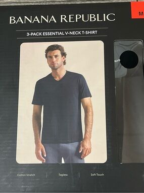 Banana Republic 3- pack essential V - neck T - shirt black men’s size medium